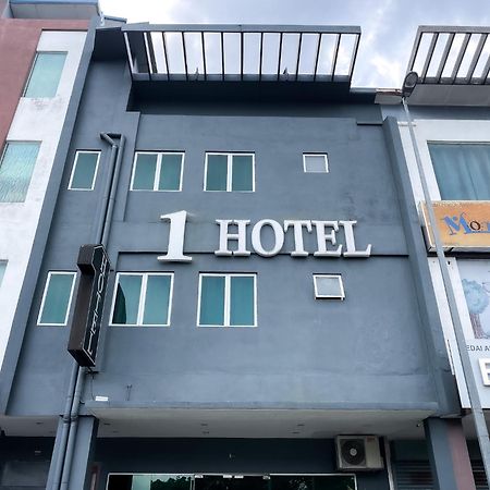 1 Hotel Mahkota צ'ראס מראה חיצוני תמונה