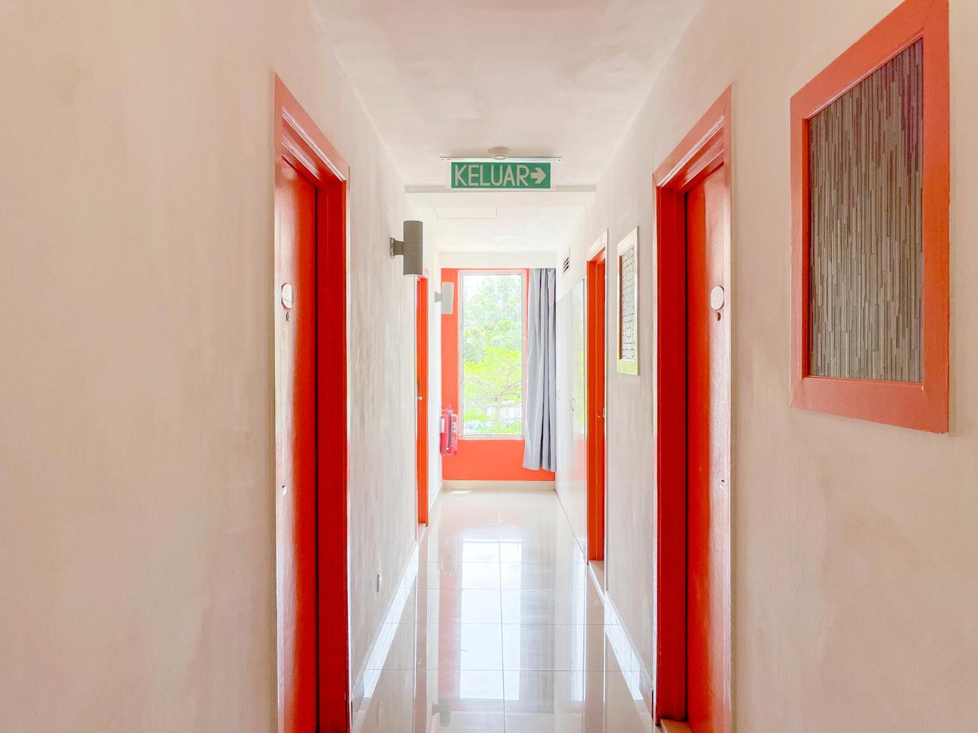 1 Hotel Mahkota צ'ראס מראה חיצוני תמונה