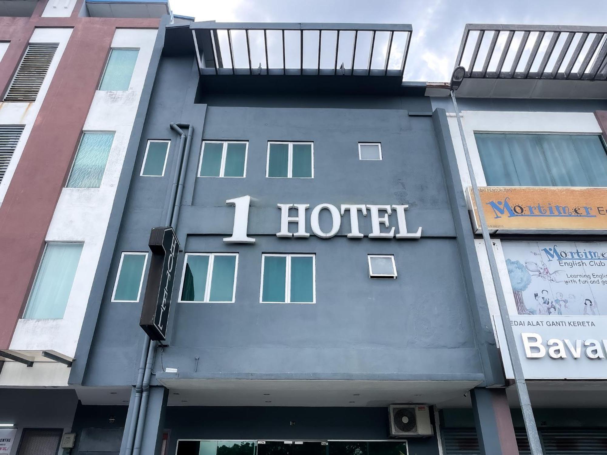 1 Hotel Mahkota צ'ראס מראה חיצוני תמונה