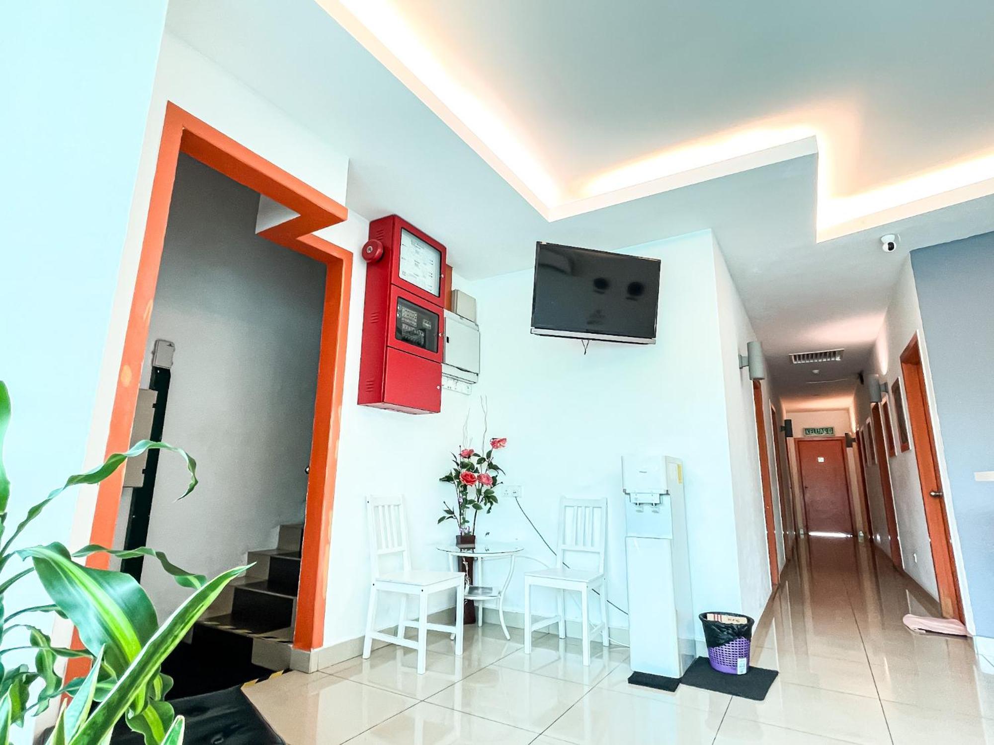 1 Hotel Mahkota צ'ראס מראה חיצוני תמונה