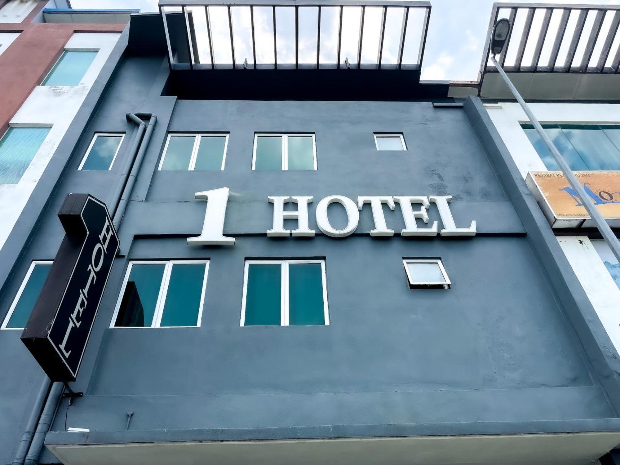 1 Hotel Mahkota צ'ראס מראה חיצוני תמונה