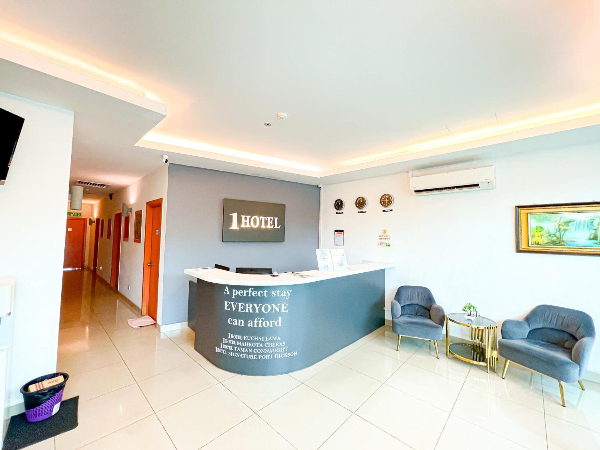 1 Hotel Mahkota צ'ראס מראה חיצוני תמונה