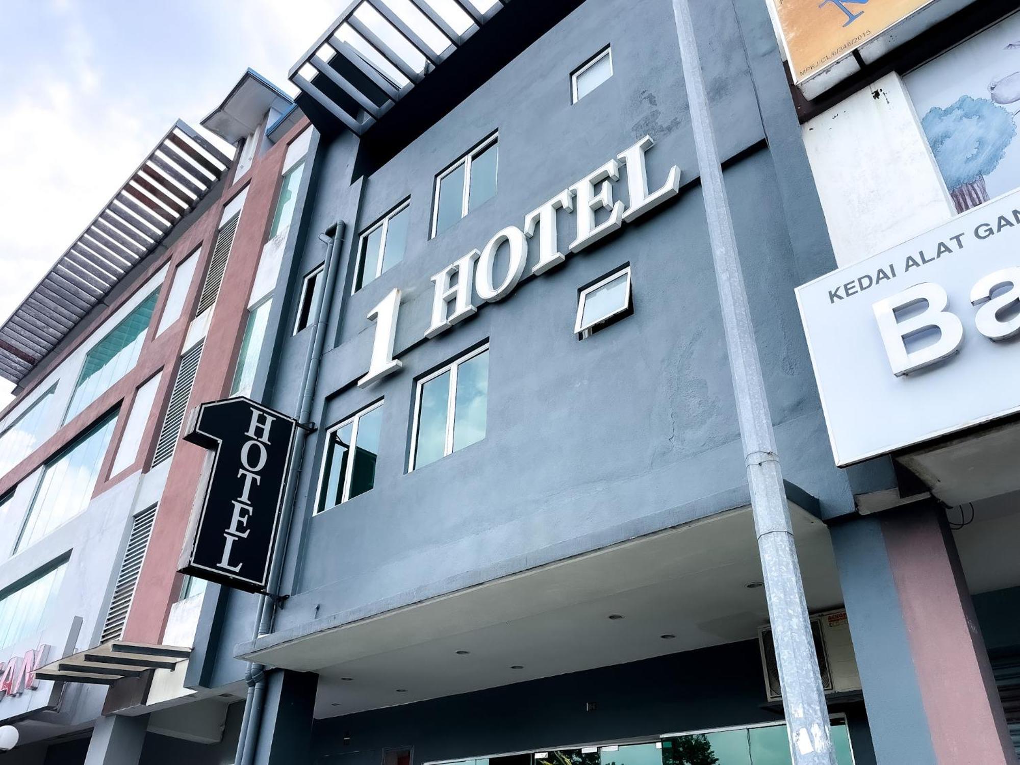 1 Hotel Mahkota צ'ראס מראה חיצוני תמונה