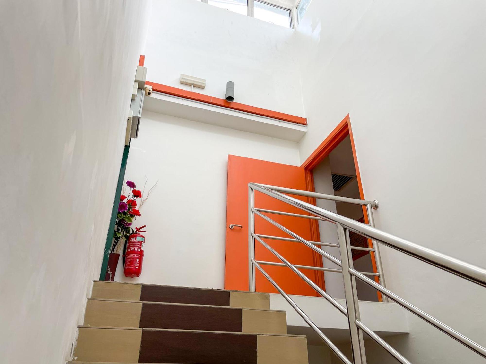 1 Hotel Mahkota צ'ראס מראה חיצוני תמונה