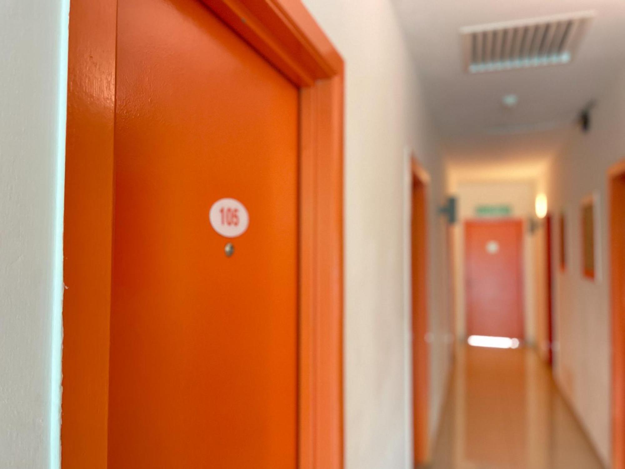 1 Hotel Mahkota צ'ראס מראה חיצוני תמונה