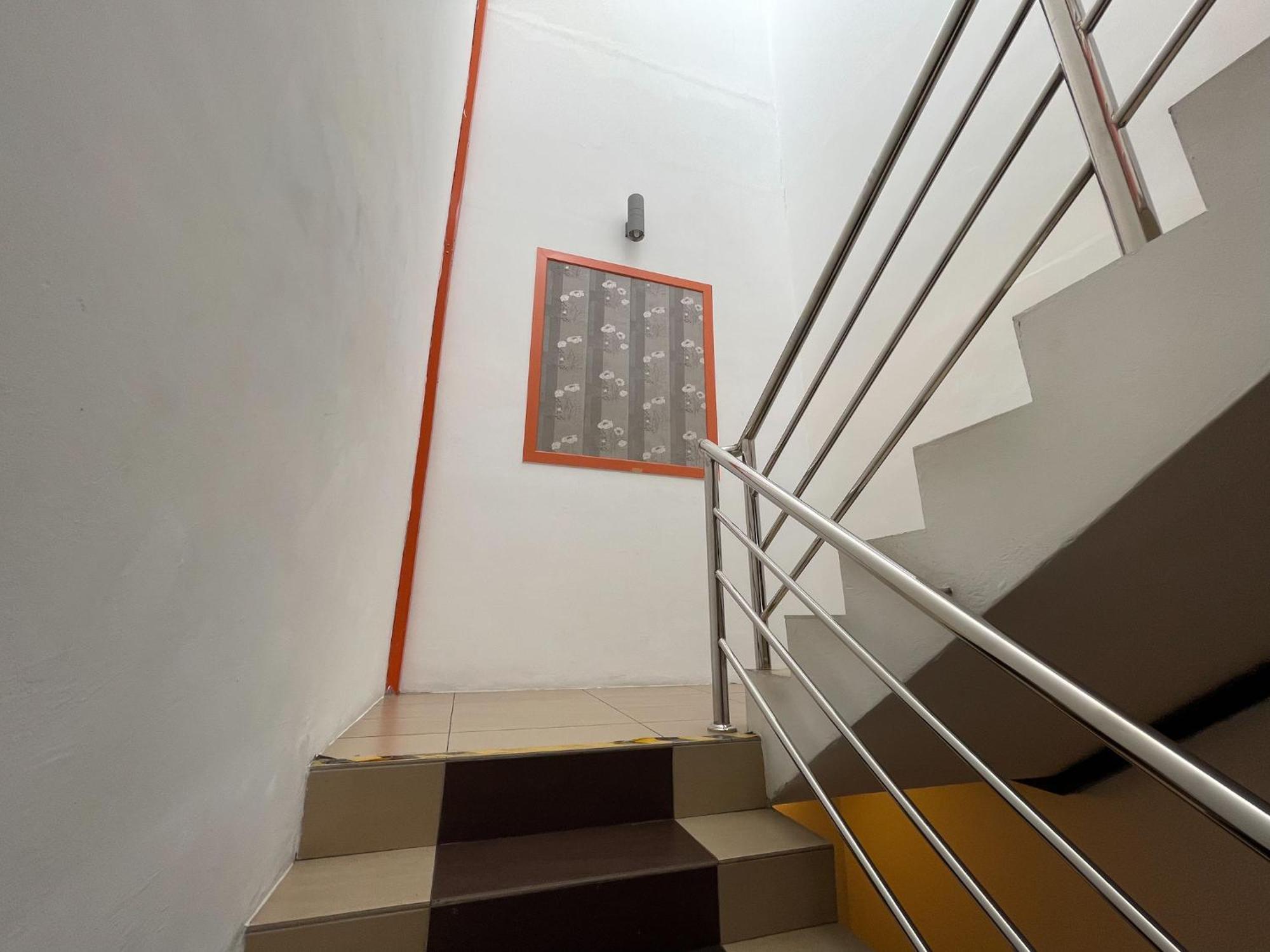 1 Hotel Mahkota צ'ראס מראה חיצוני תמונה