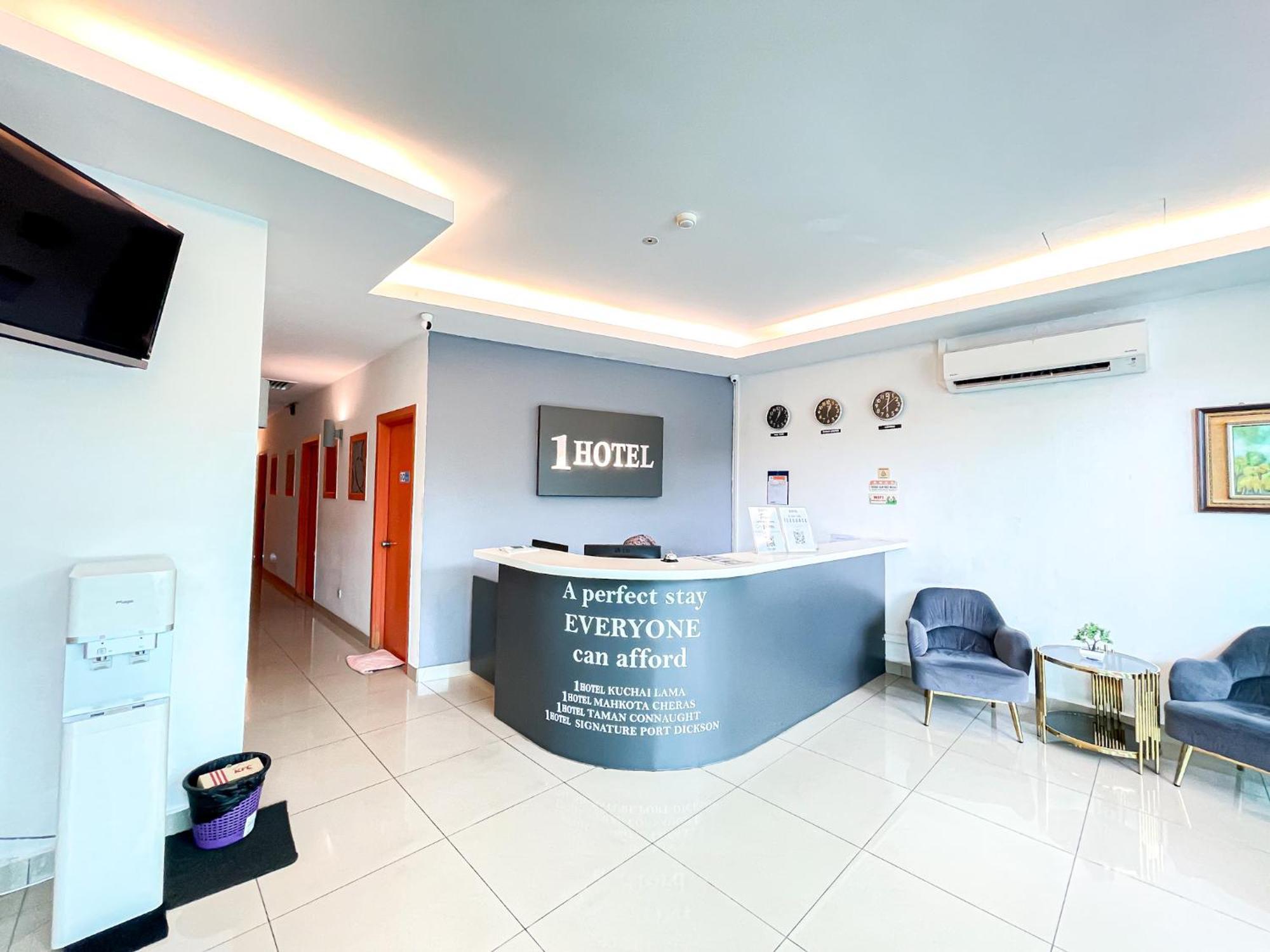 1 Hotel Mahkota צ'ראס מראה חיצוני תמונה