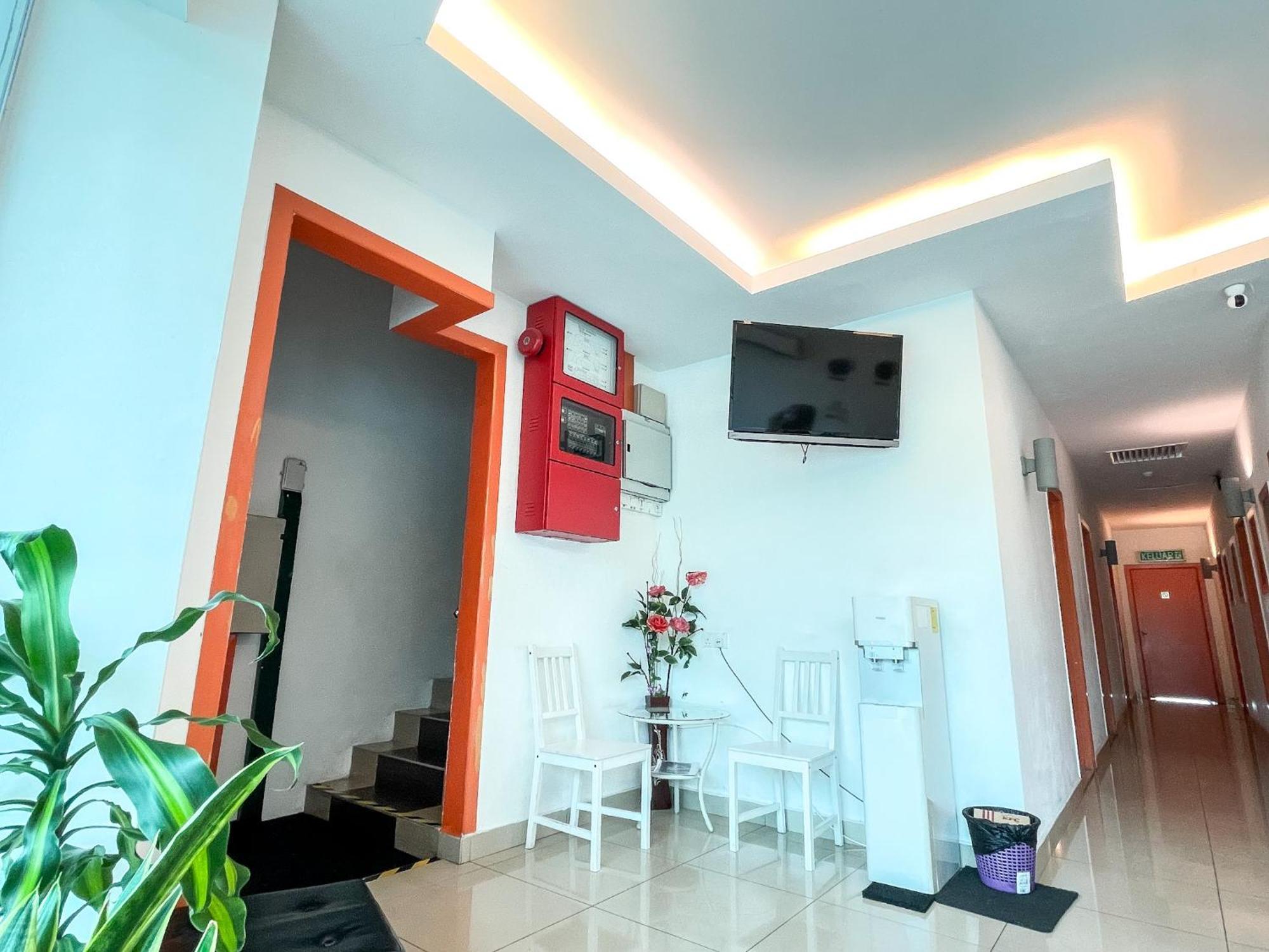 1 Hotel Mahkota צ'ראס מראה חיצוני תמונה