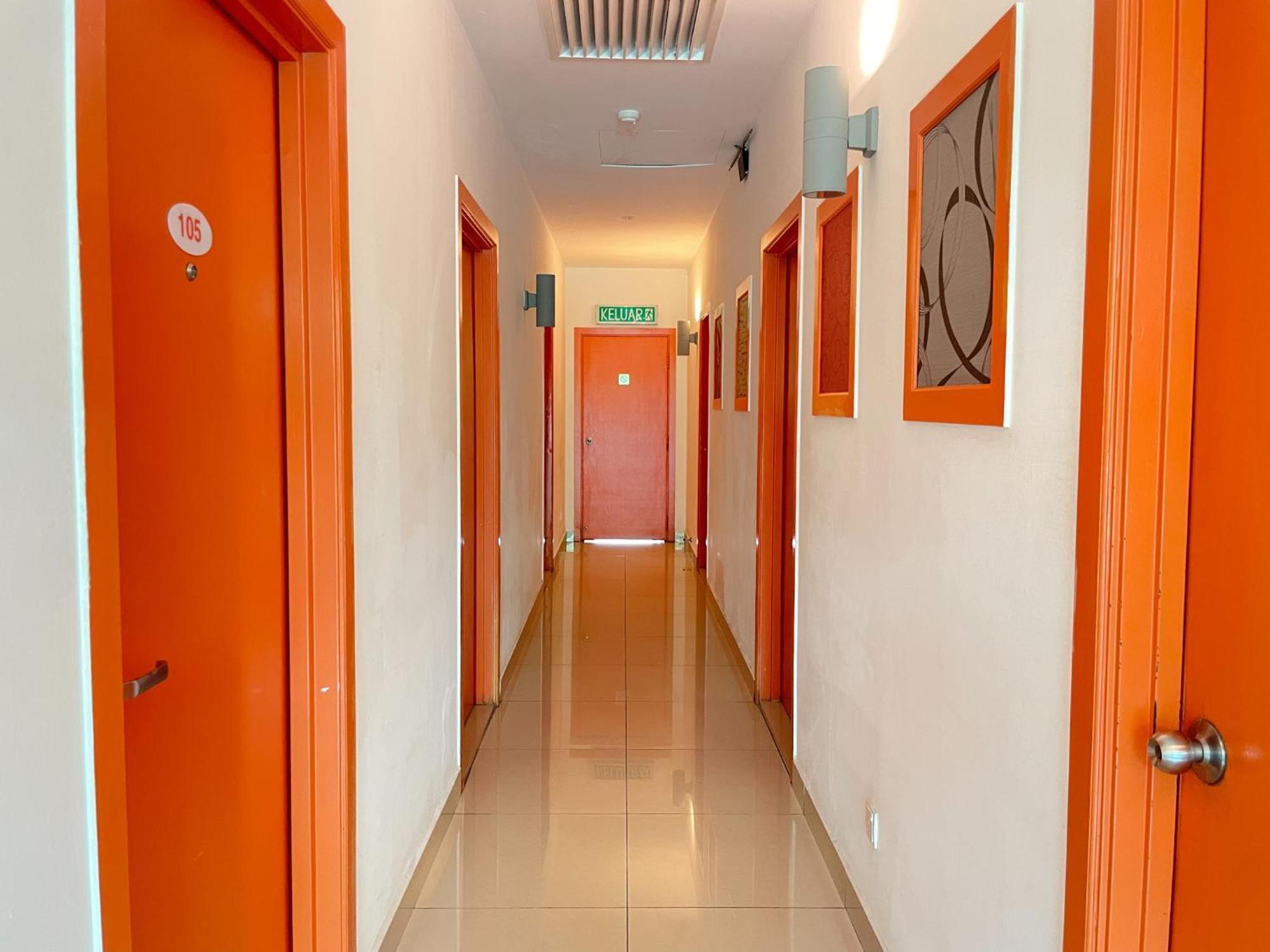 1 Hotel Mahkota צ'ראס מראה חיצוני תמונה