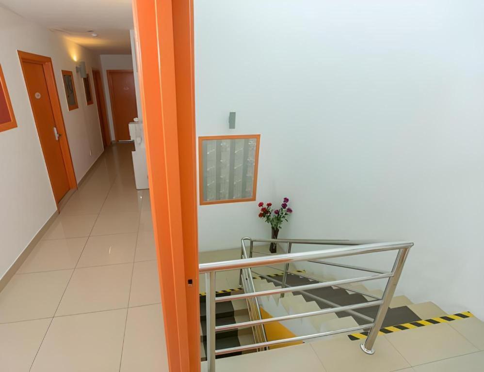 1 Hotel Mahkota צ'ראס מראה חיצוני תמונה