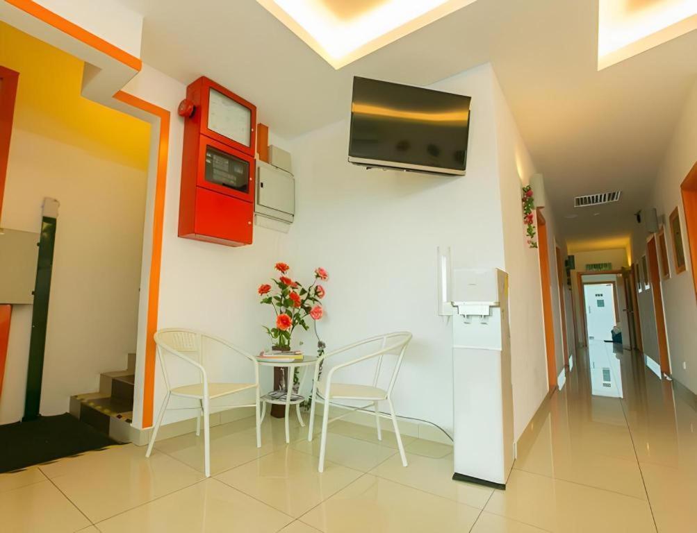 1 Hotel Mahkota צ'ראס מראה חיצוני תמונה