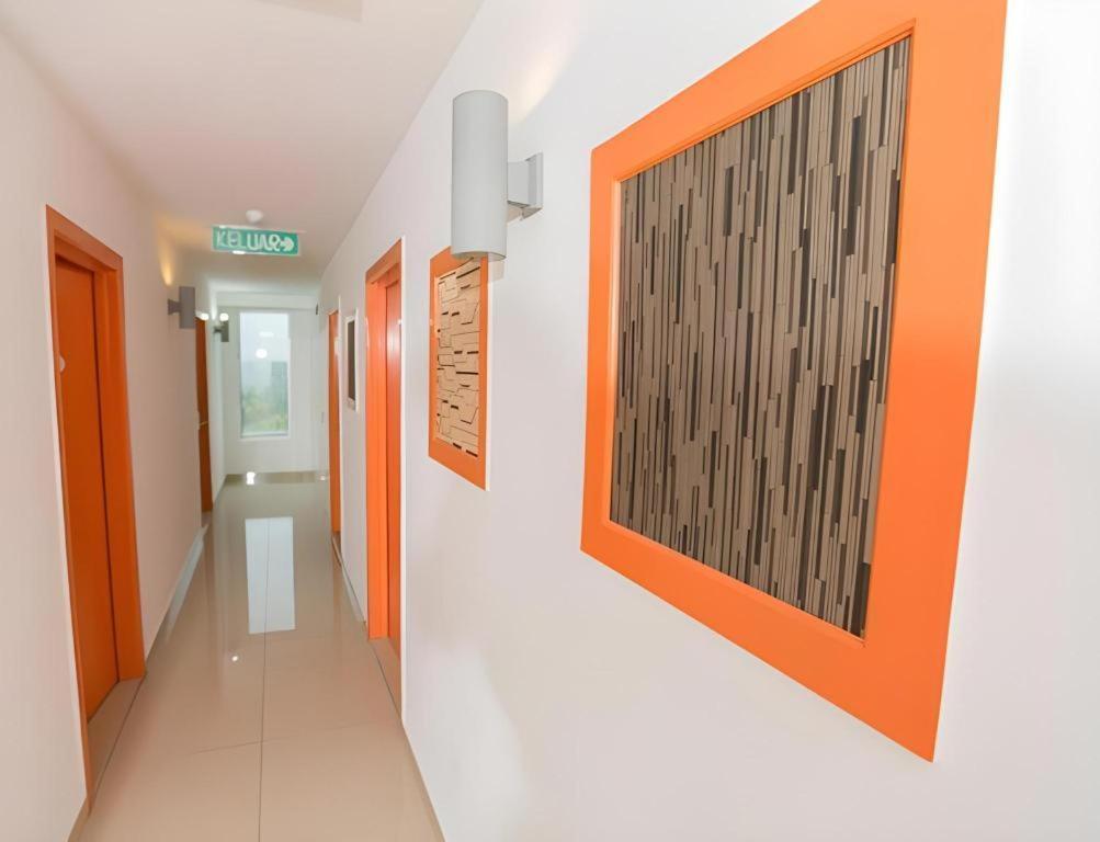 1 Hotel Mahkota צ'ראס מראה חיצוני תמונה