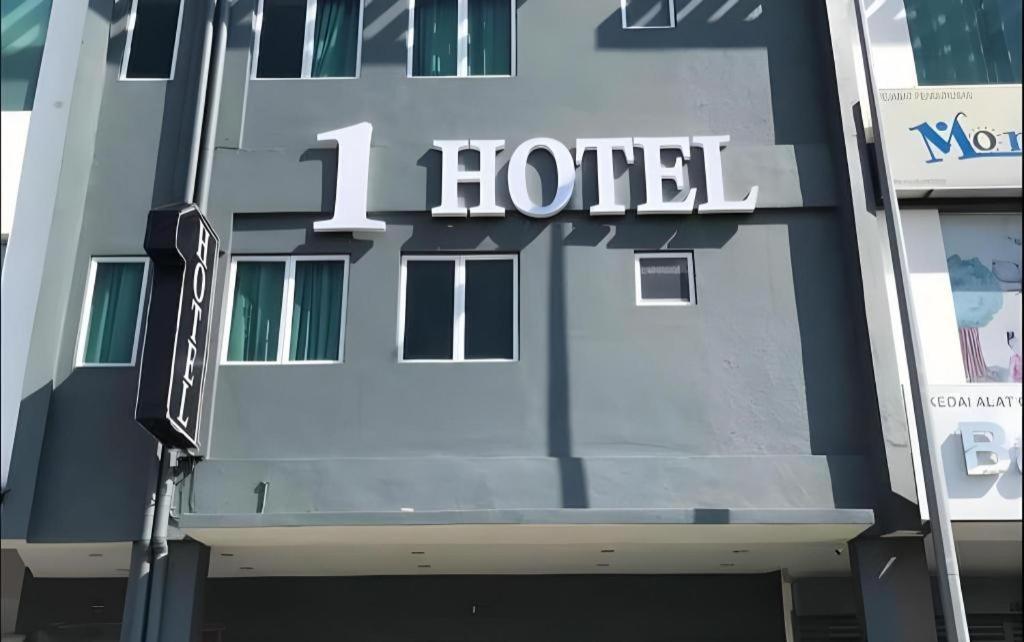 1 Hotel Mahkota צ'ראס מראה חיצוני תמונה