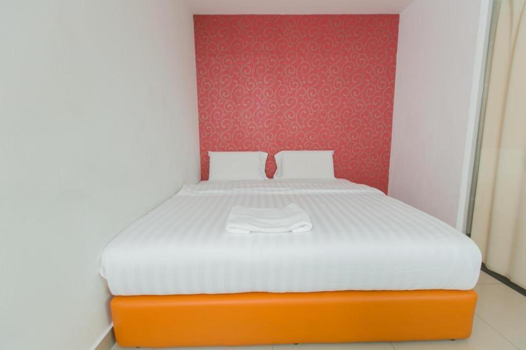 1 Hotel Mahkota צ'ראס מראה חיצוני תמונה