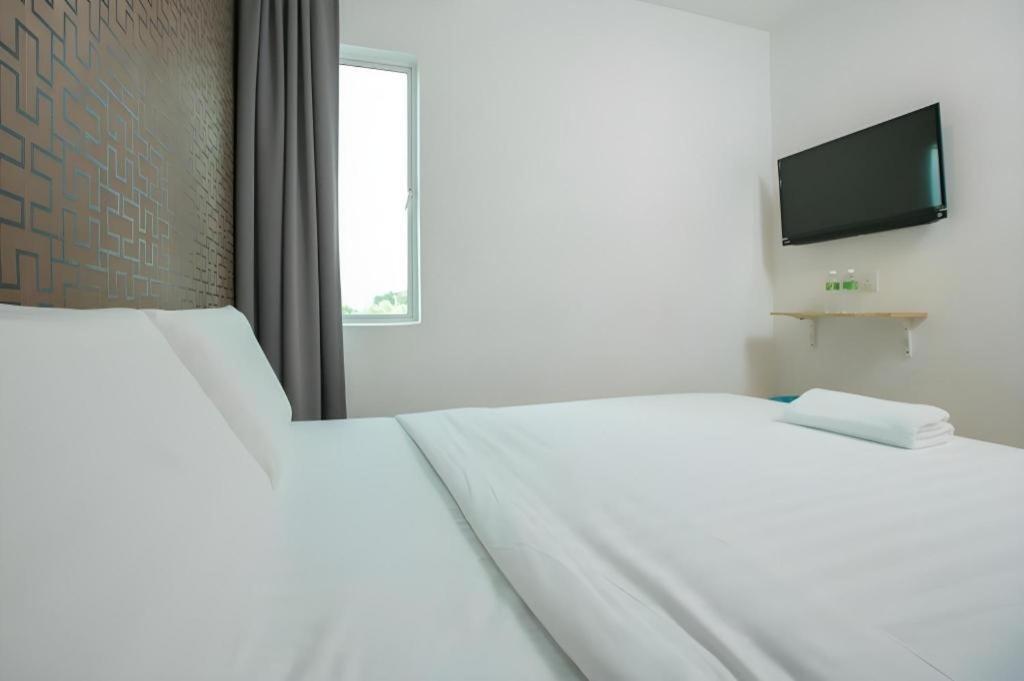 1 Hotel Mahkota צ'ראס מראה חיצוני תמונה