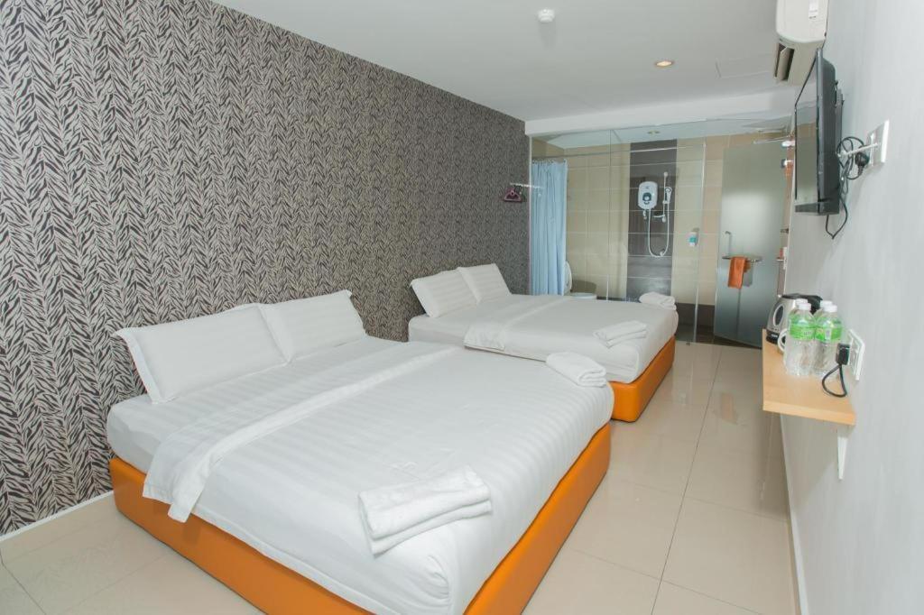 1 Hotel Mahkota צ'ראס מראה חיצוני תמונה