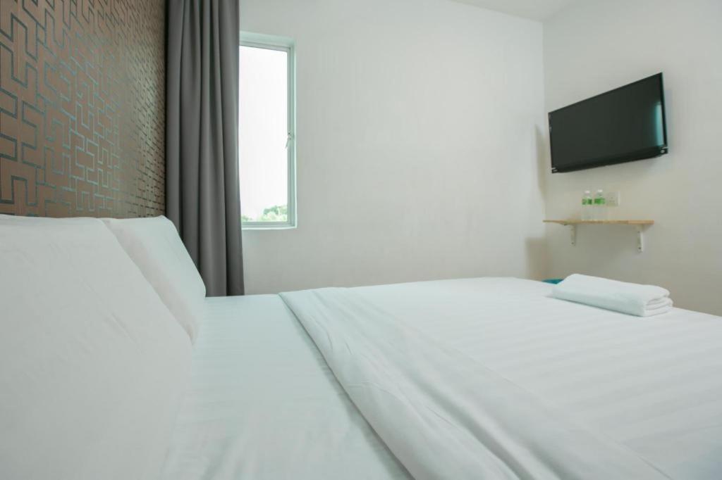 1 Hotel Mahkota צ'ראס מראה חיצוני תמונה