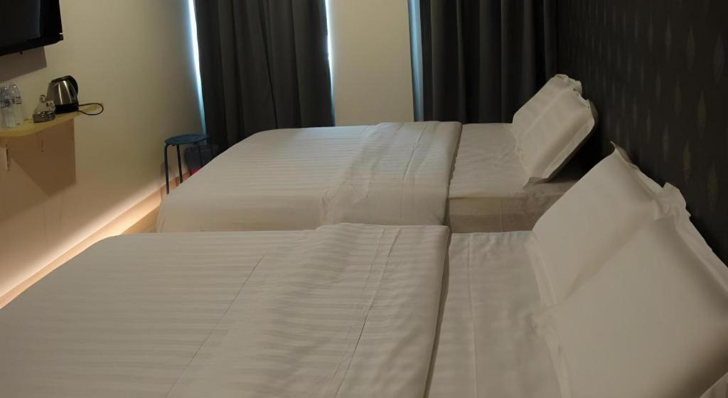 1 Hotel Mahkota צ'ראס מראה חיצוני תמונה