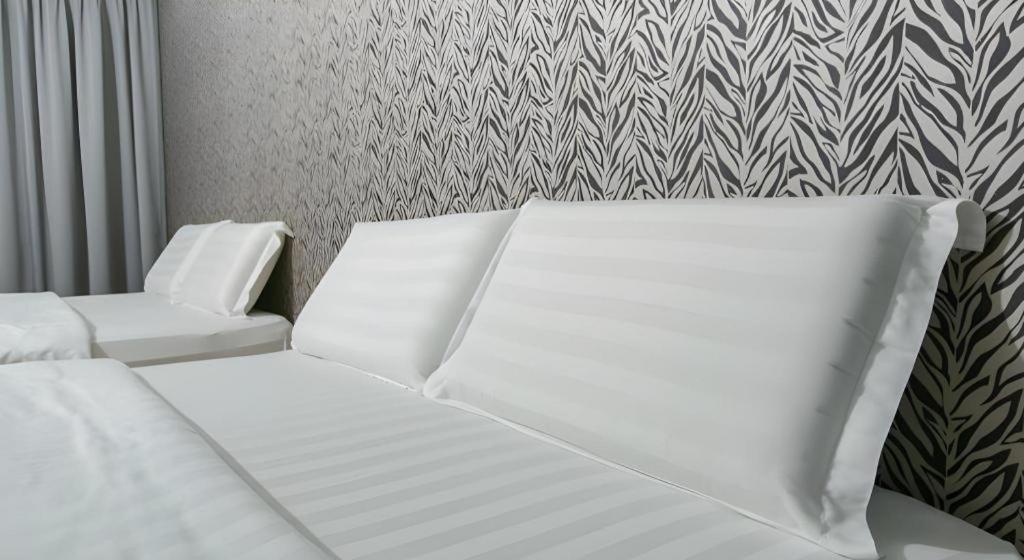 1 Hotel Mahkota צ'ראס מראה חיצוני תמונה