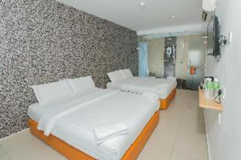 1 Hotel Mahkota צ'ראס מראה חיצוני תמונה