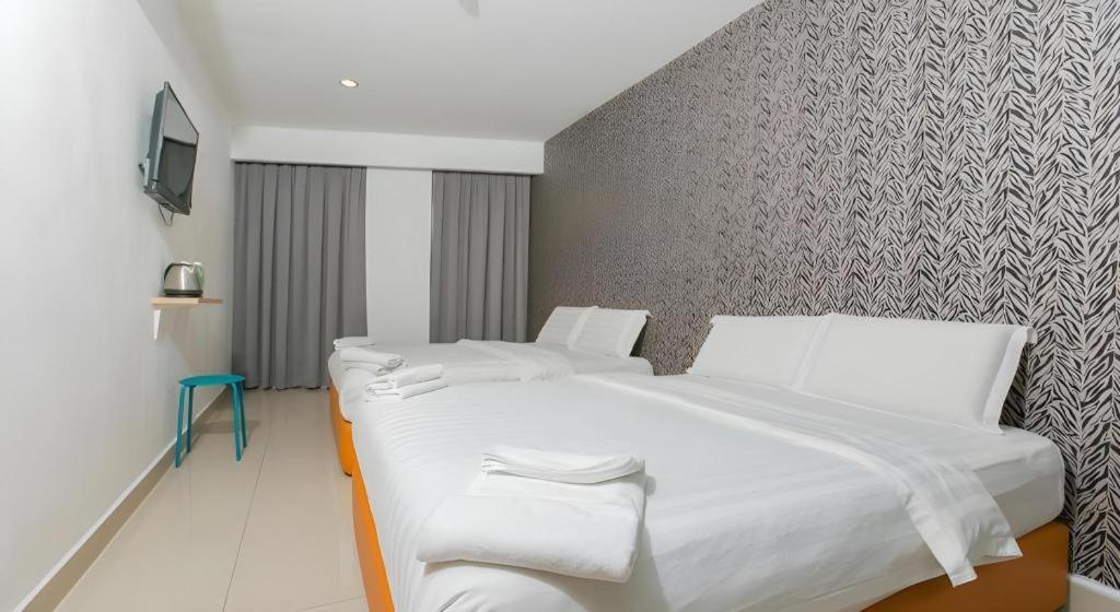 1 Hotel Mahkota צ'ראס מראה חיצוני תמונה