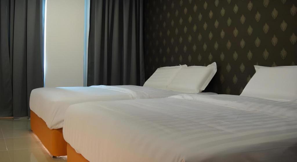 1 Hotel Mahkota צ'ראס מראה חיצוני תמונה