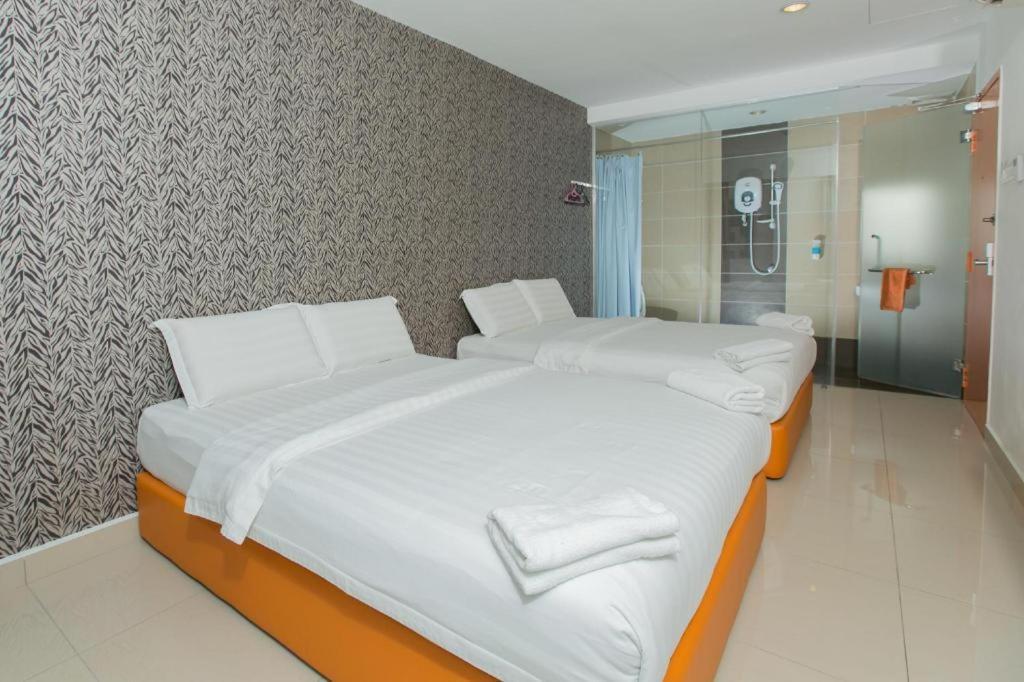 1 Hotel Mahkota צ'ראס מראה חיצוני תמונה