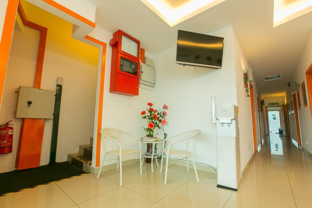 1 Hotel Mahkota צ'ראס מראה חיצוני תמונה