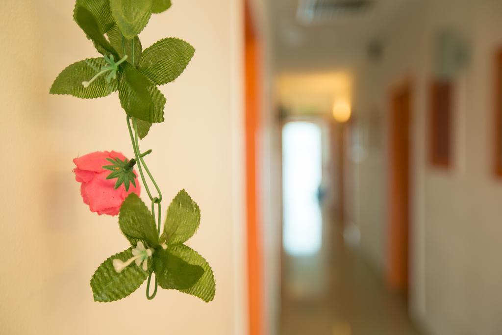 1 Hotel Mahkota צ'ראס מראה חיצוני תמונה