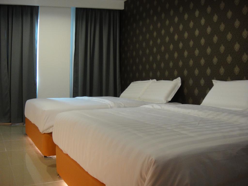 1 Hotel Mahkota צ'ראס מראה חיצוני תמונה