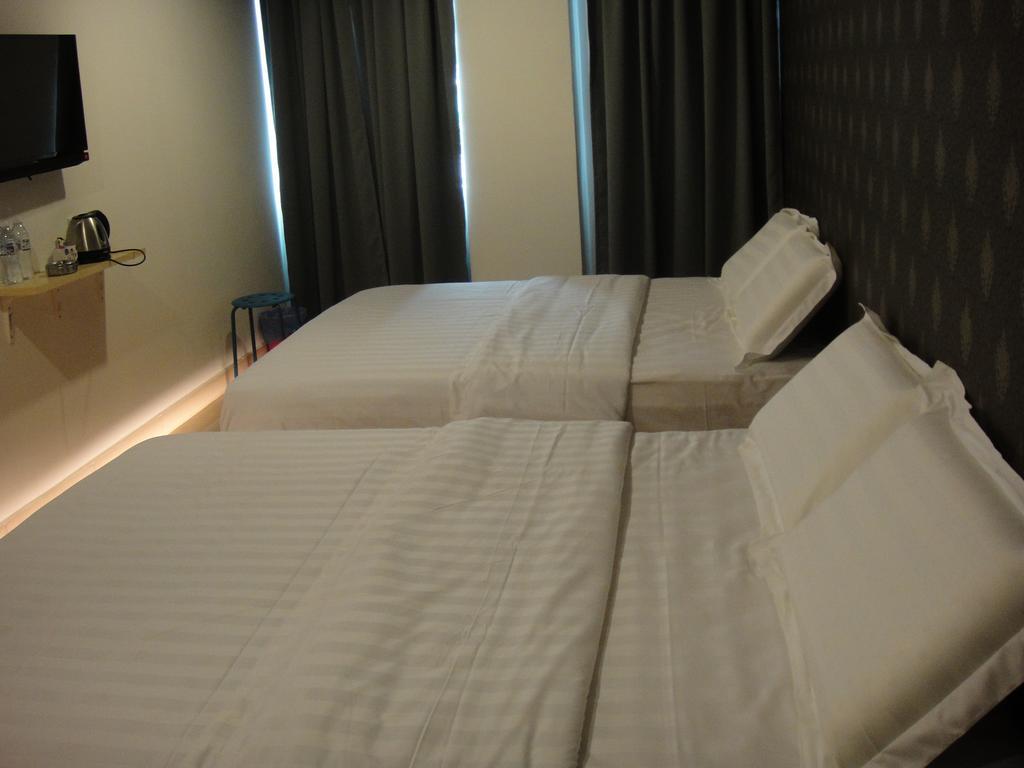 1 Hotel Mahkota צ'ראס מראה חיצוני תמונה