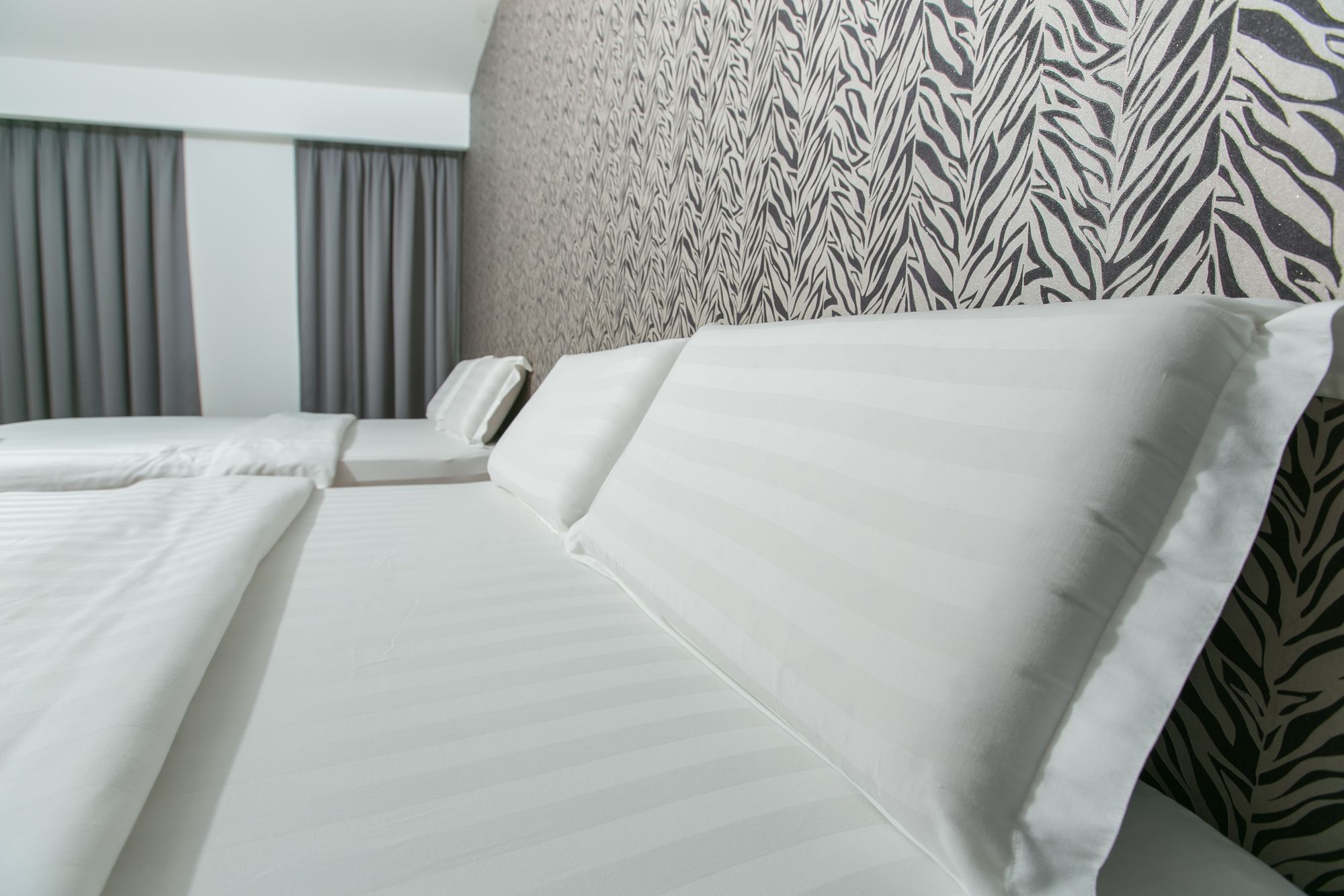 1 Hotel Mahkota צ'ראס מראה חיצוני תמונה